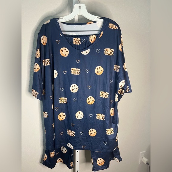 NWOT 2 Piece Capri Pajamas - Picture 1 of 9